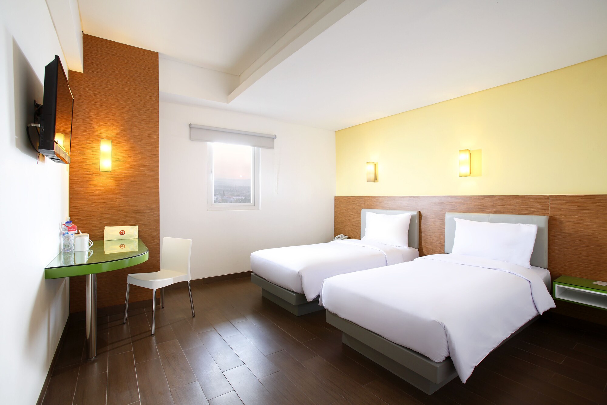 Smart, Queen Bed