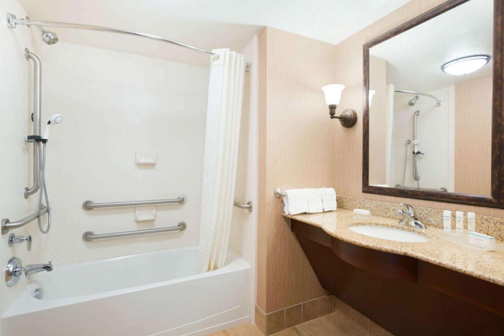 جناح بسريرين كوين مع أريكة لذوي الإعاقة، HOMEWOOD SUITE MINNEAPOLIS-ST. LOUIS PARK 3/3