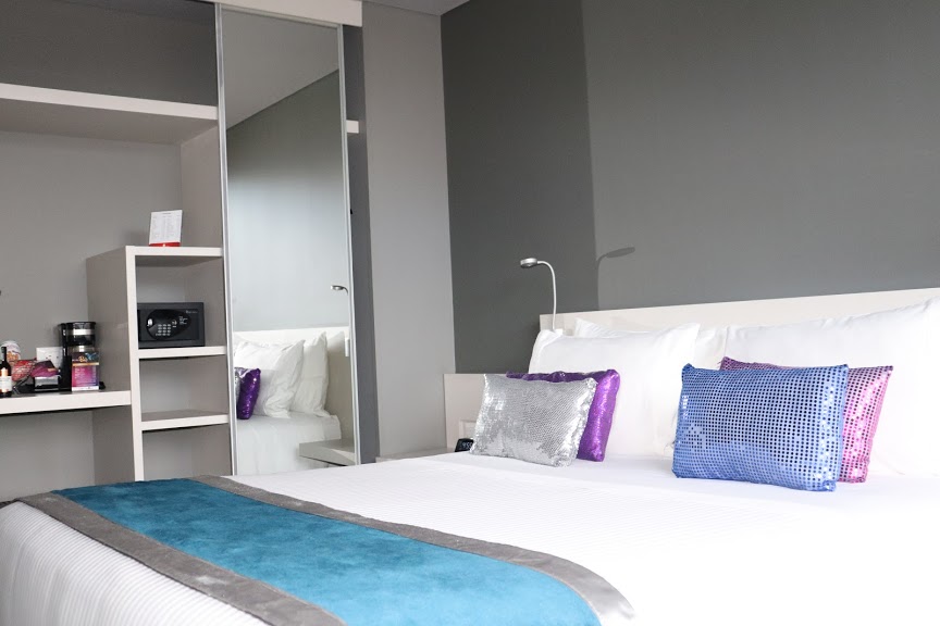 Standard, Queen Bed