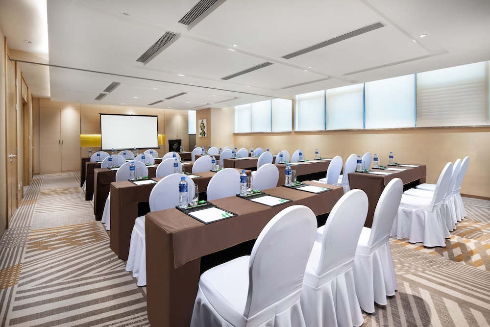 Holiday Inn and Suites LANZHOU CENTER 32/37