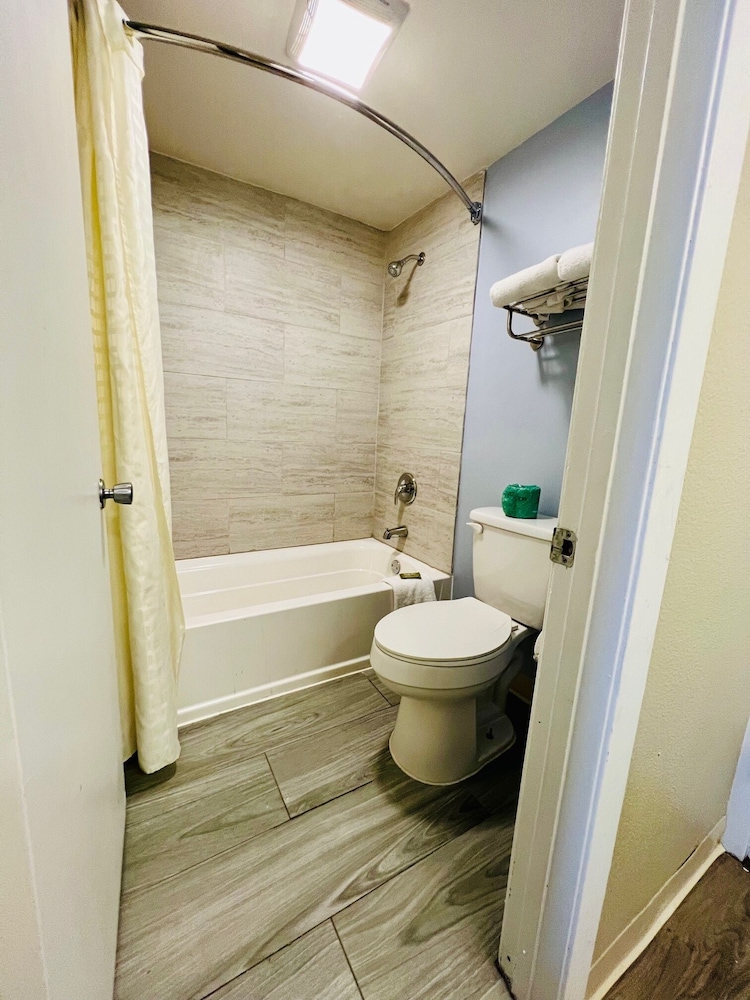 غرفة أساسية بسرير كينج للمدخنين، Travelodge by Wyndham Carlisle North 3/5