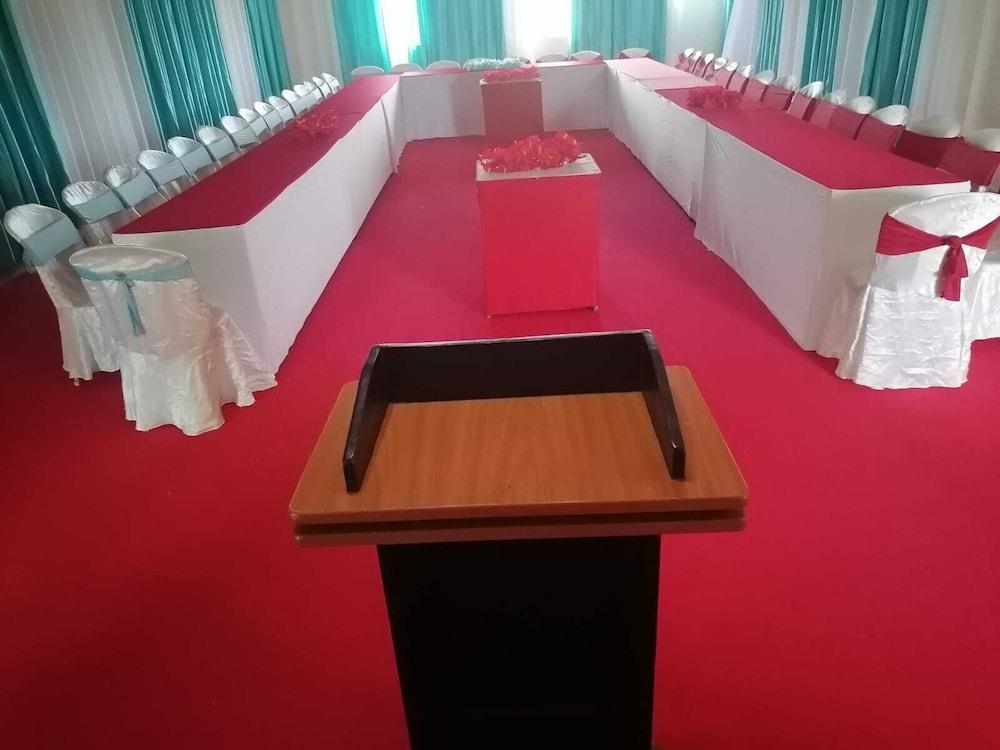 Kinondoni Diamond Hotel 2/20
