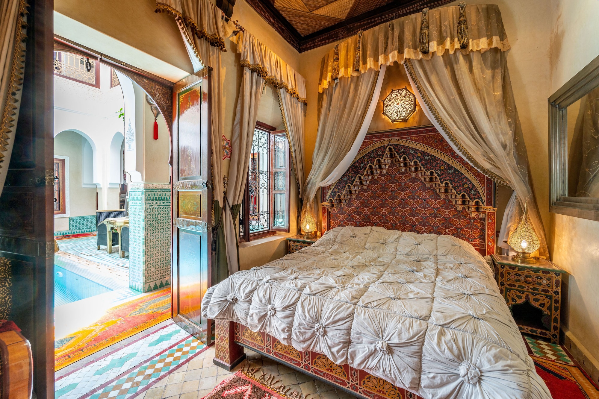 DELUXE, DOUBLE BED