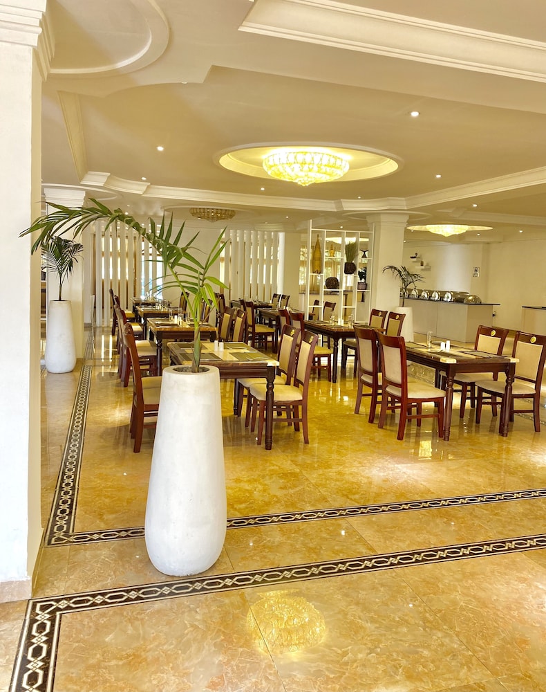 Hotel De Leopol International 25/33