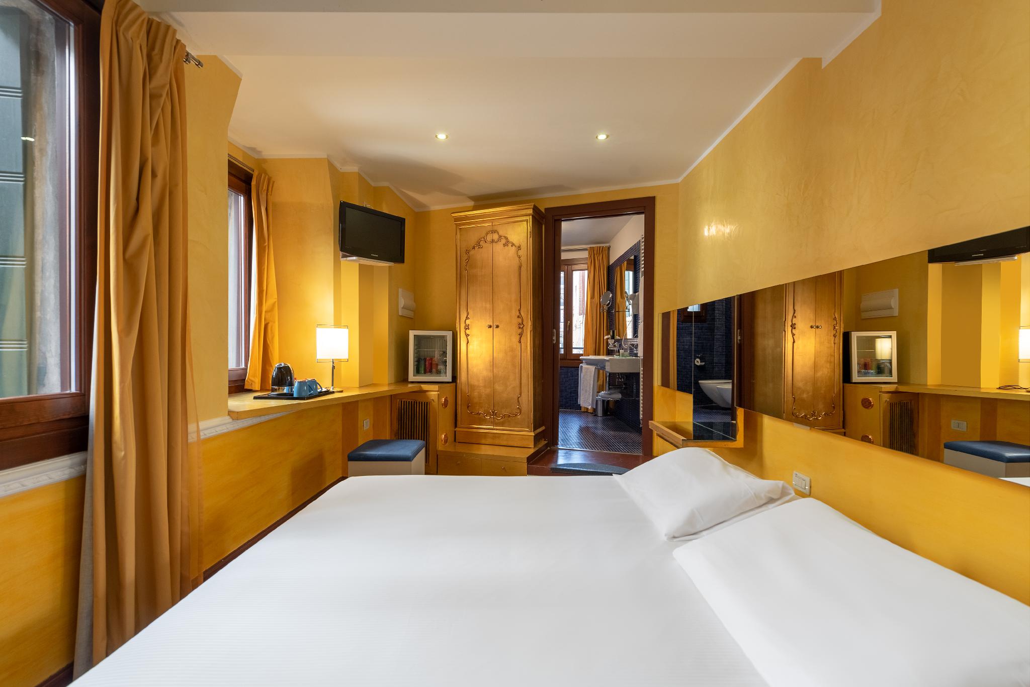 SUPERIOR, DOUBLE BED