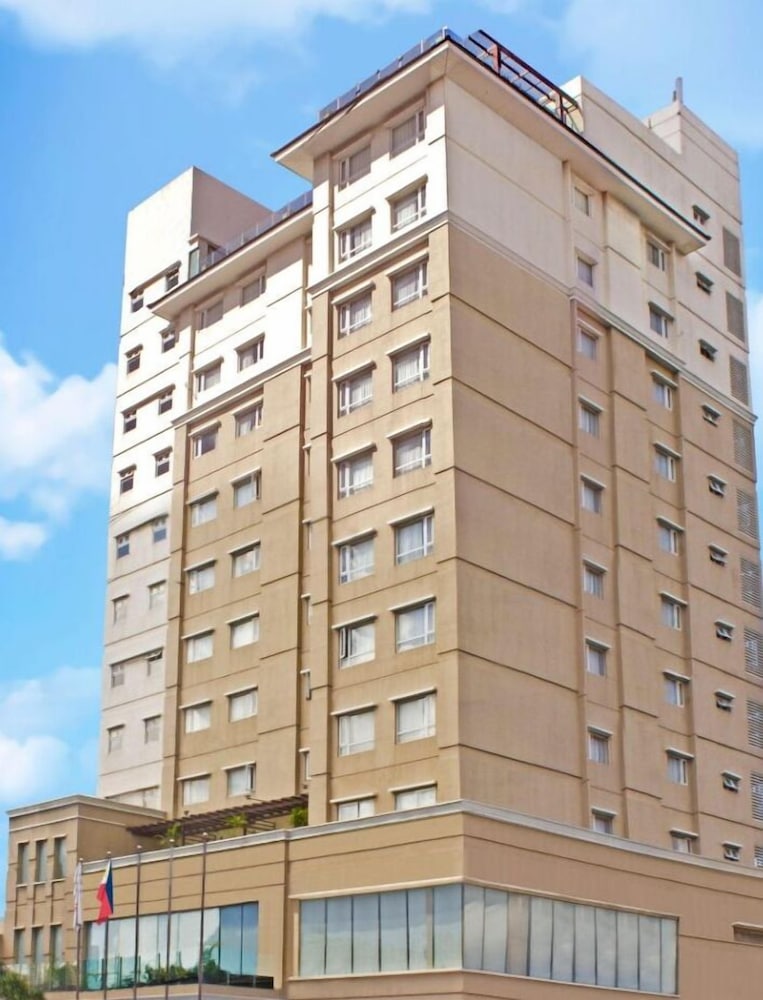 Harolds Hotel Cebu 6/48