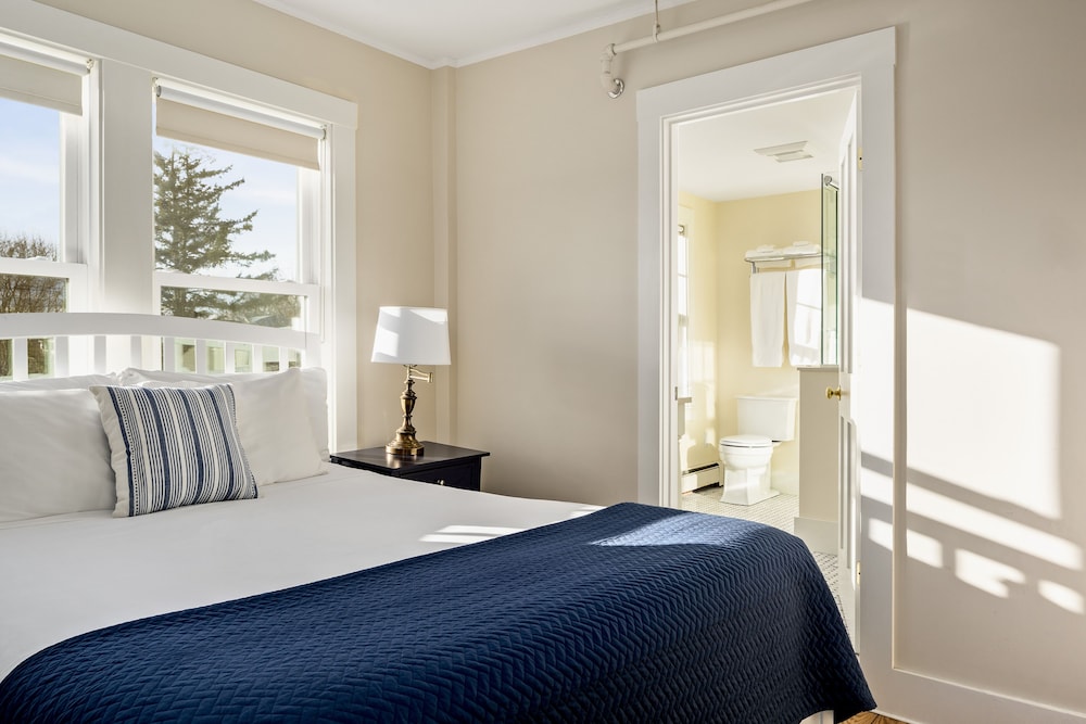 Inner, Standard, Queen Bed, Harbour View