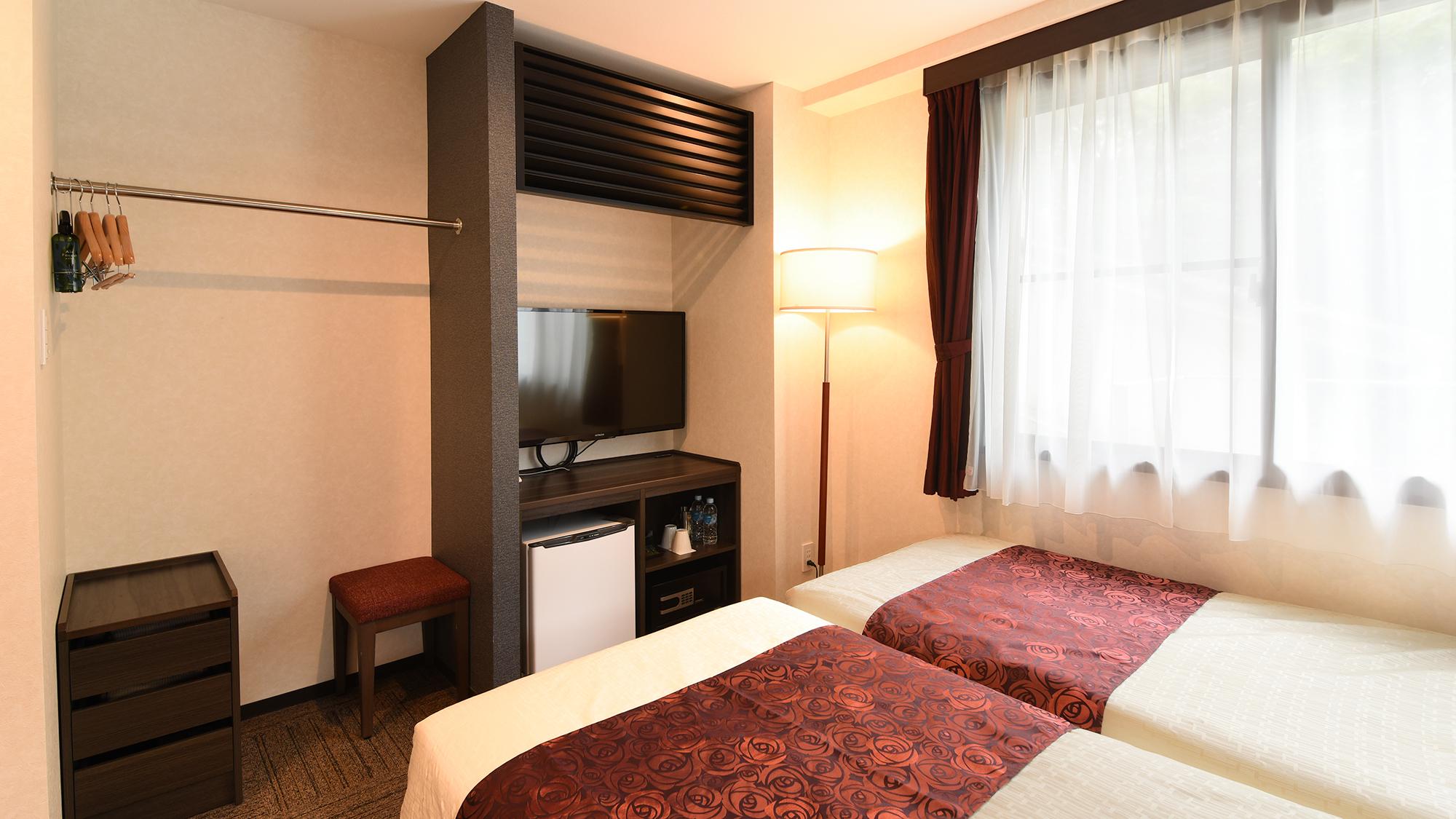 Hollywood, Standard, Twin Beds