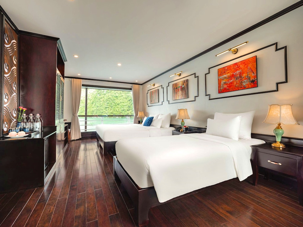 Panorama, Suite, 3 Beds, Bathtub