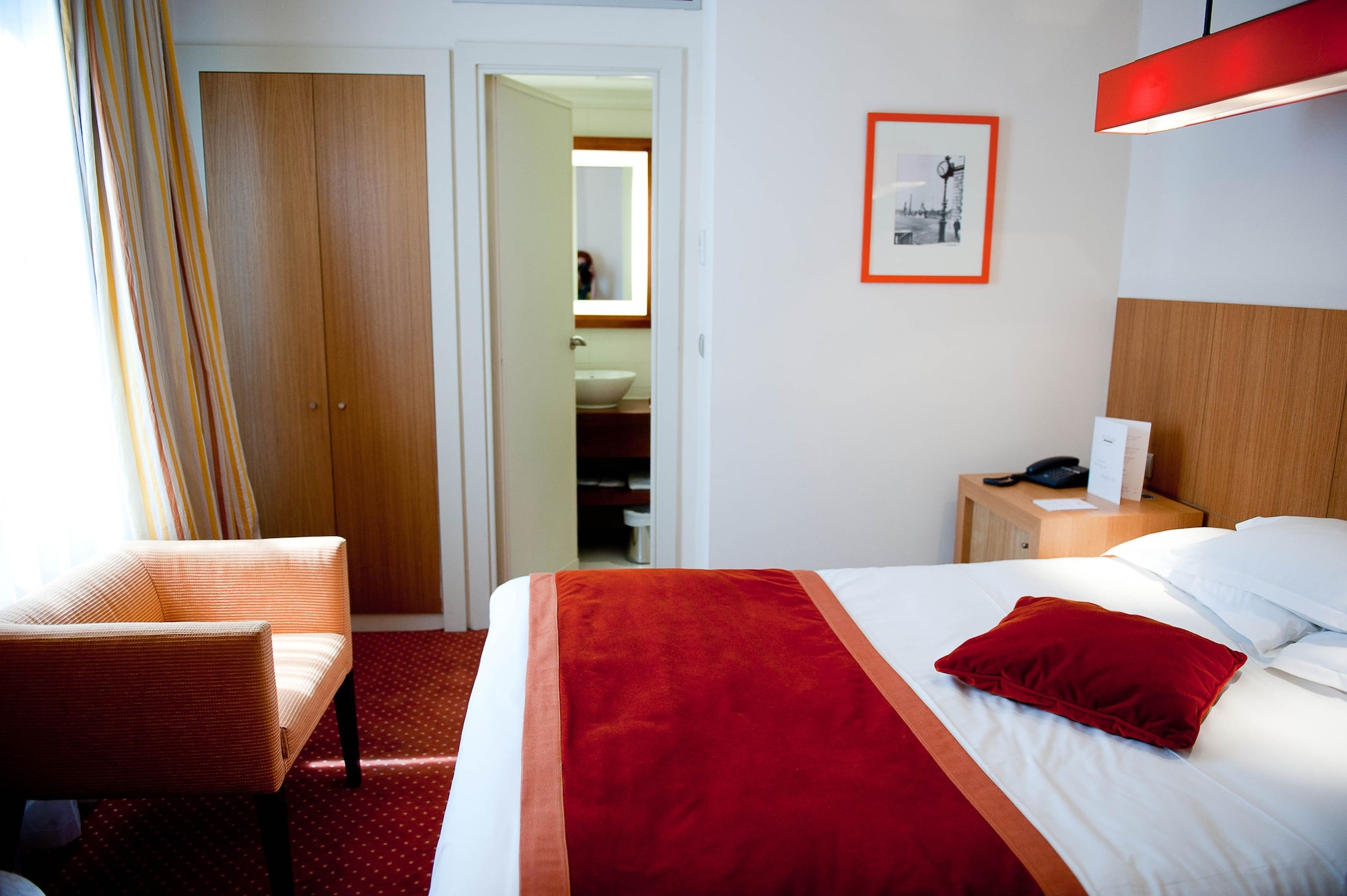 ROOM, SINGLE