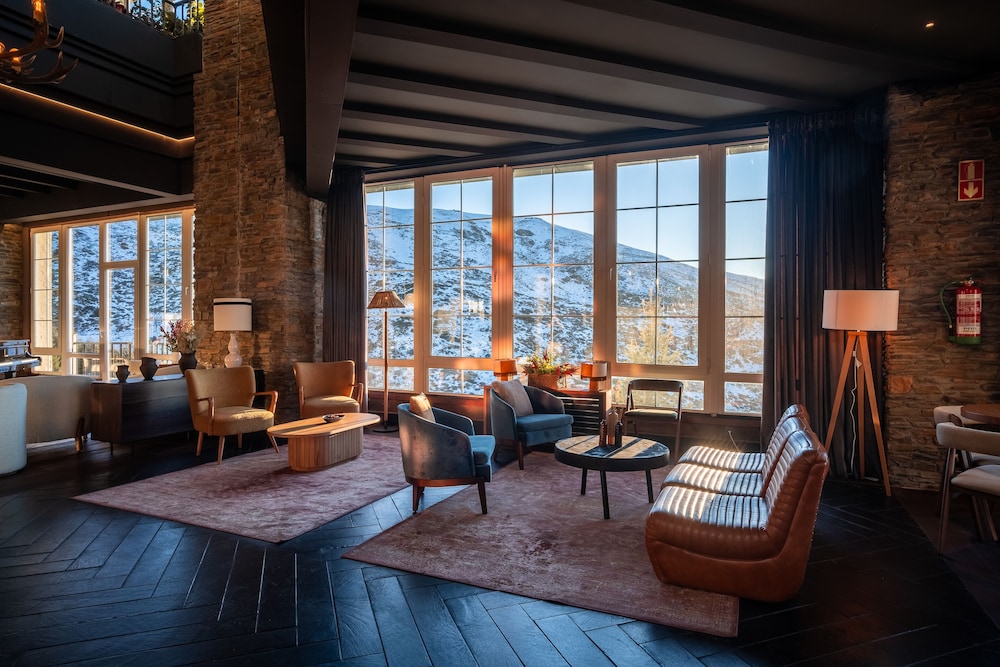 The Mountains Hotel 34/50