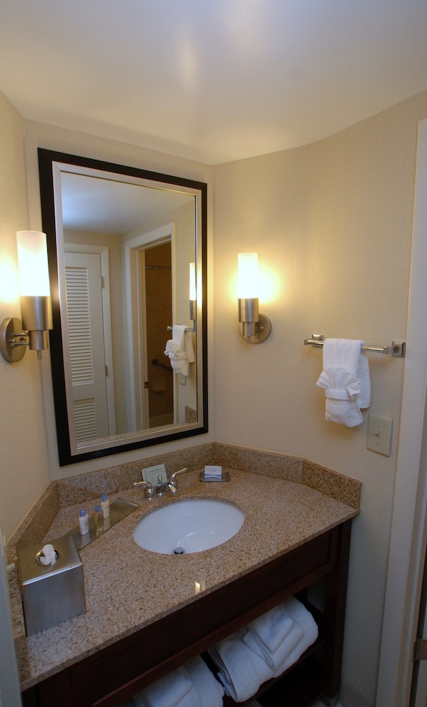 Doubletree By Hilton Fayetteville 19/43