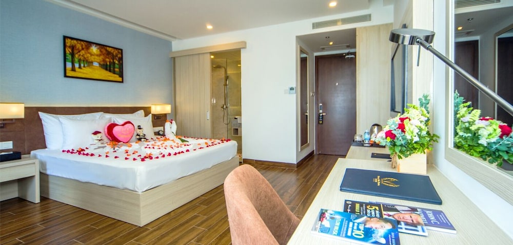 Senior, Queen Bed, Sea View, Hon Chong Retreat Nha Trang 5/10