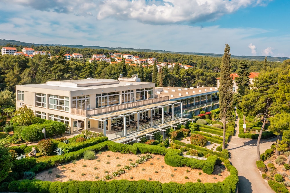 Aminess Vival Velaris Resort 8/90