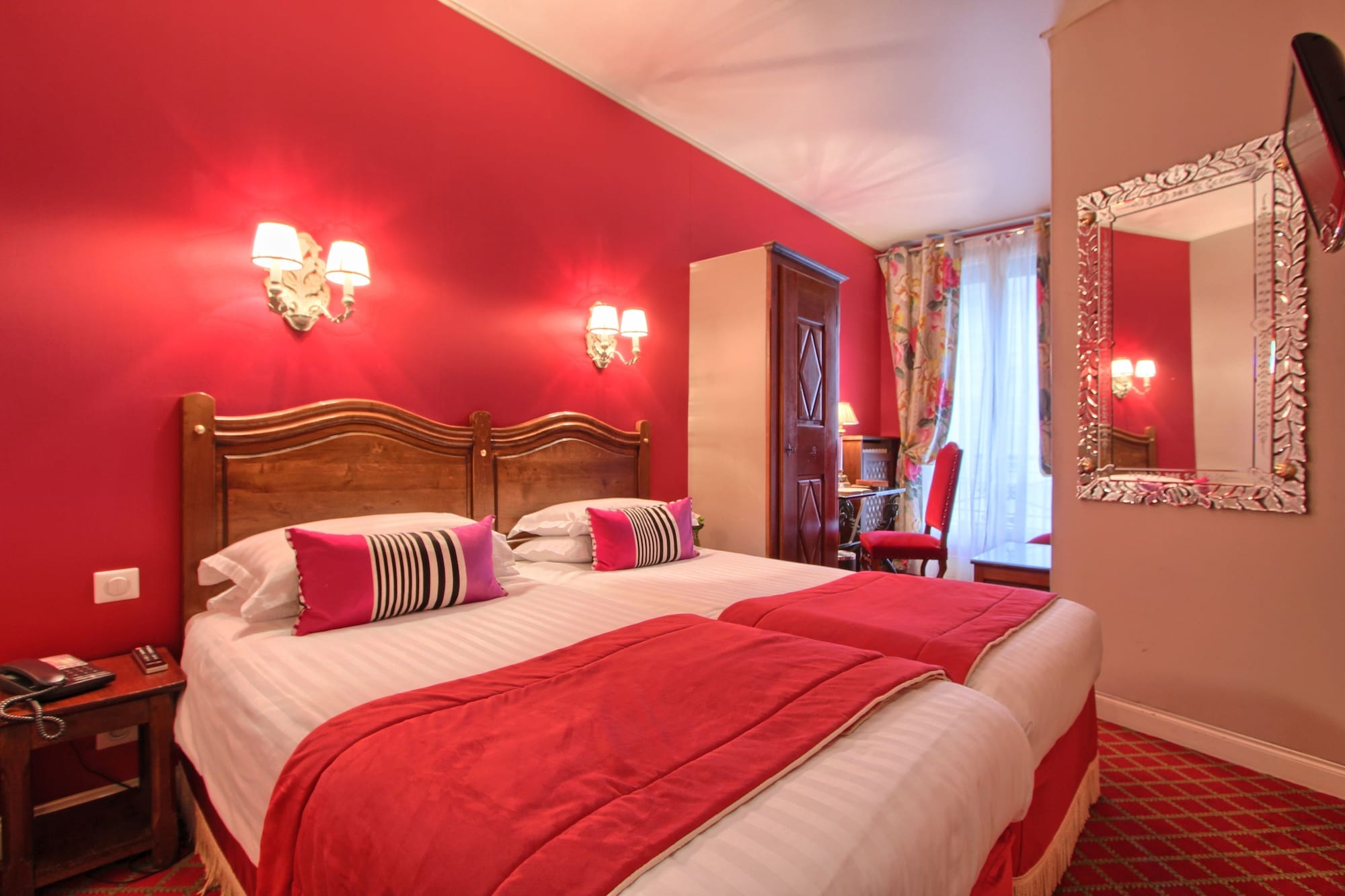 COMFORT, TWIN BEDS