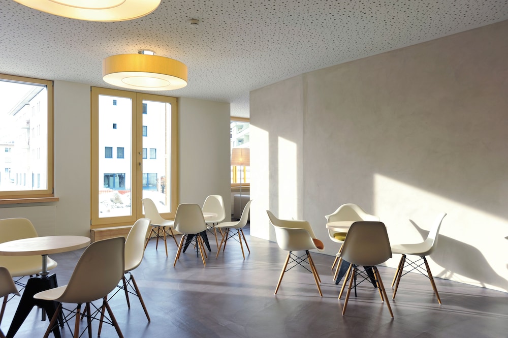 Youth Hostel 53/63