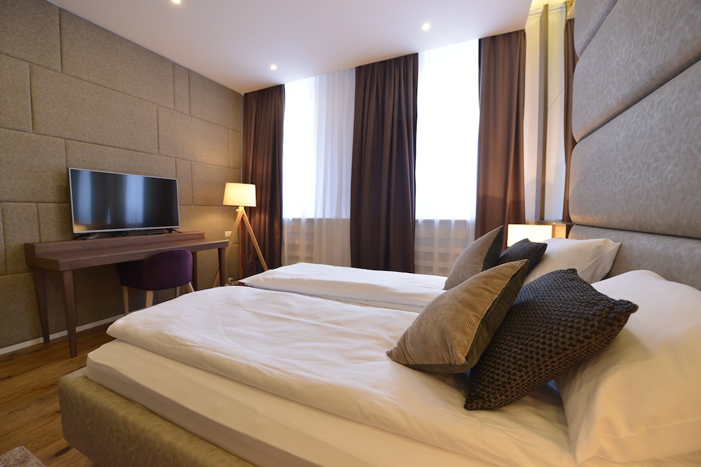Boutique Rooms 16/50