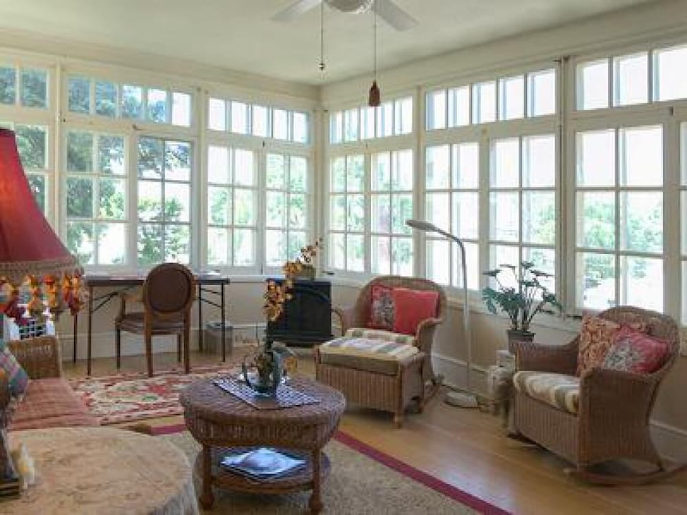 Alexander Mansion Historic Bed and Breakfast 32/48