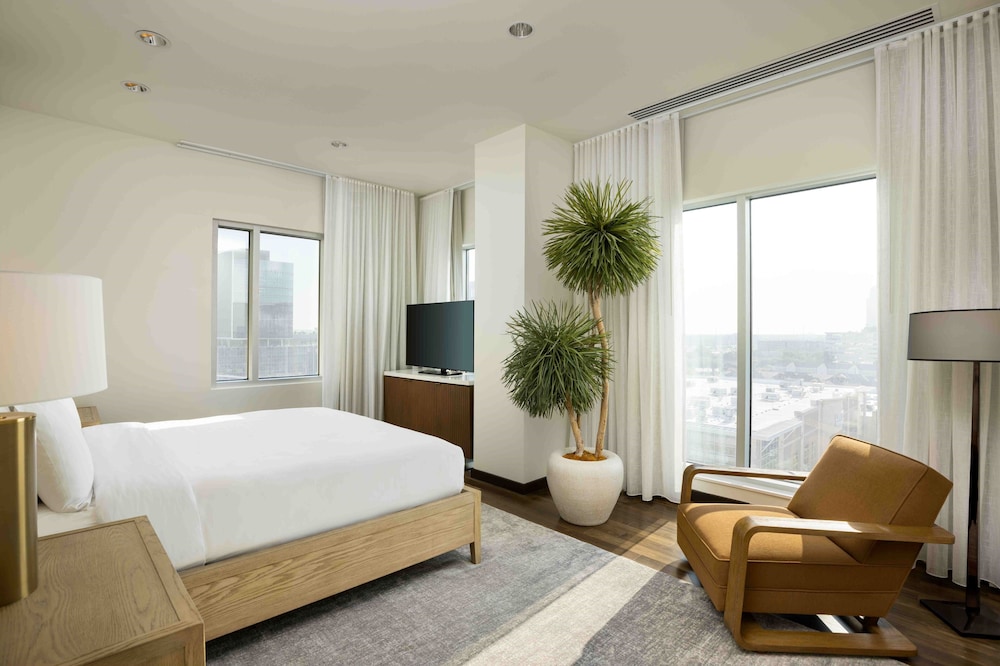 PRESIDENTIAL, SUITE