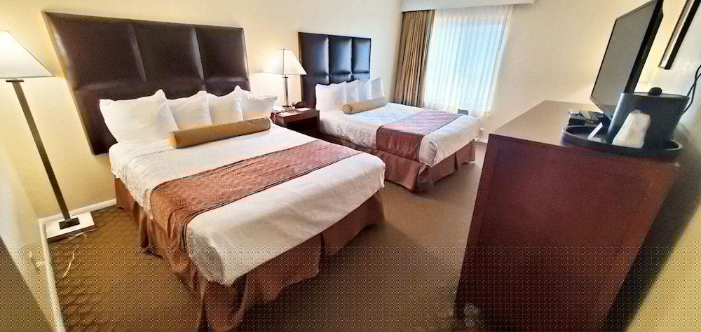 Best Western Plus Northwoods Inn 35/80
