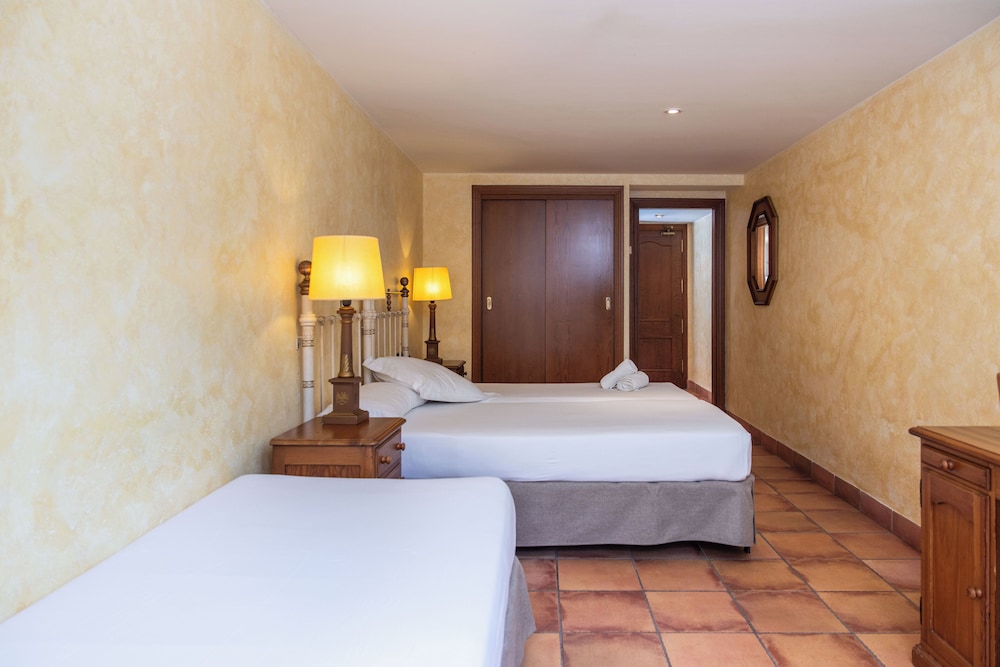 ROOM, TRIPLE, BALCONY