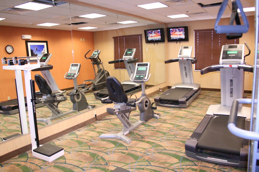 Holiday Inn Express Hotel And Suites Pratt 38/55
