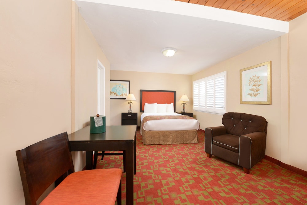 Pacific Shores Inn 38/56