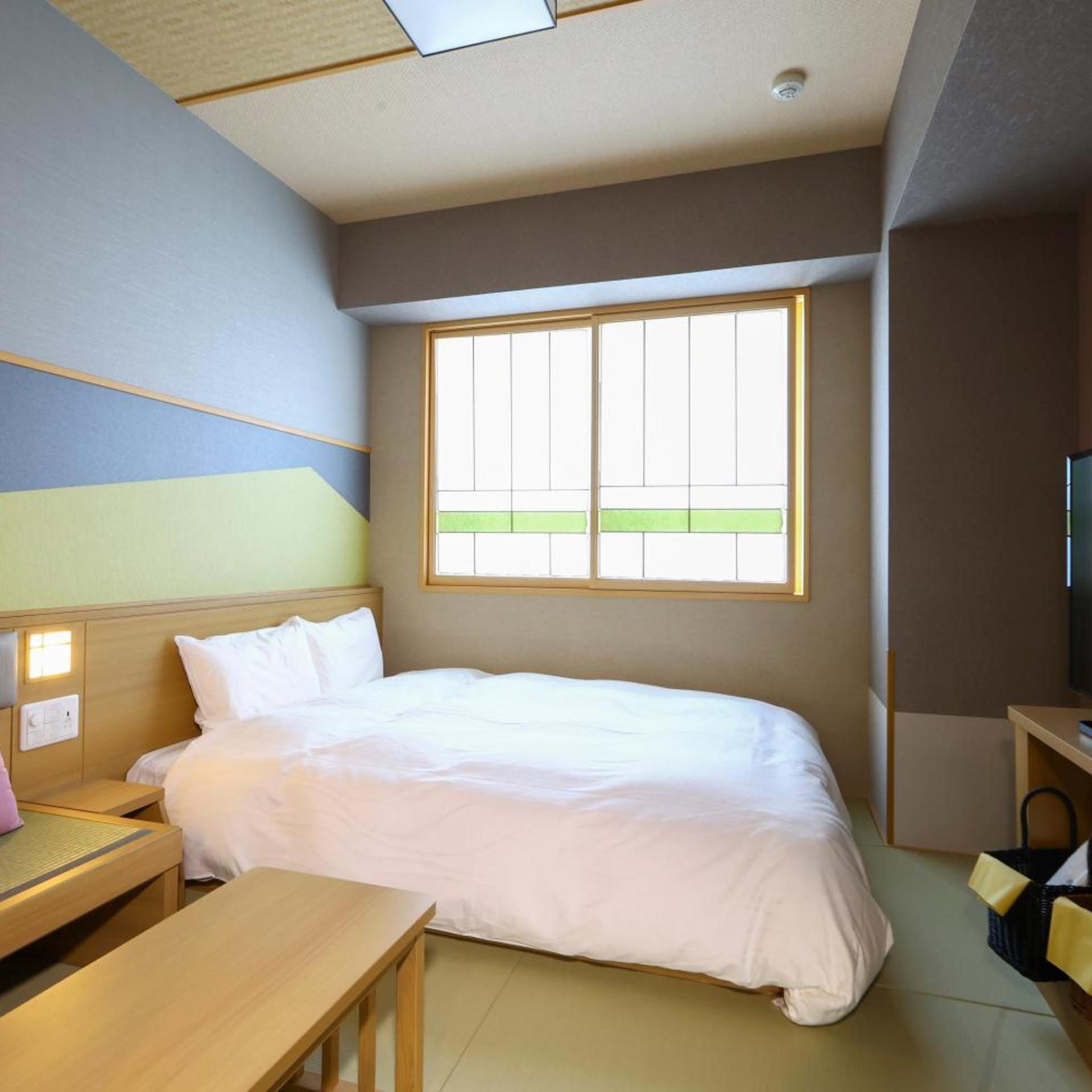 ROOM, DOUBLE BED, NO VIEW