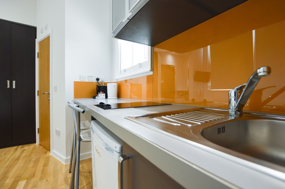 Princes Square Serviced Apartments 49/50