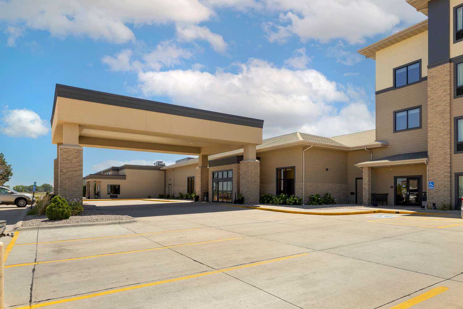 Best Western Plus North Platte Inn Suites 17/18
