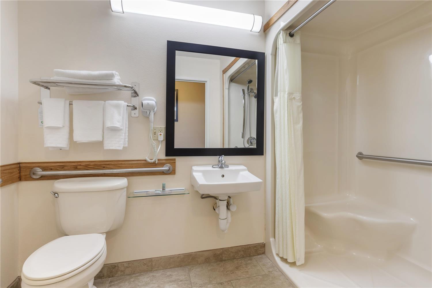 غرفة بسرير كوين لذوي الإعاقة، Best Western Parsons Inn 4/4