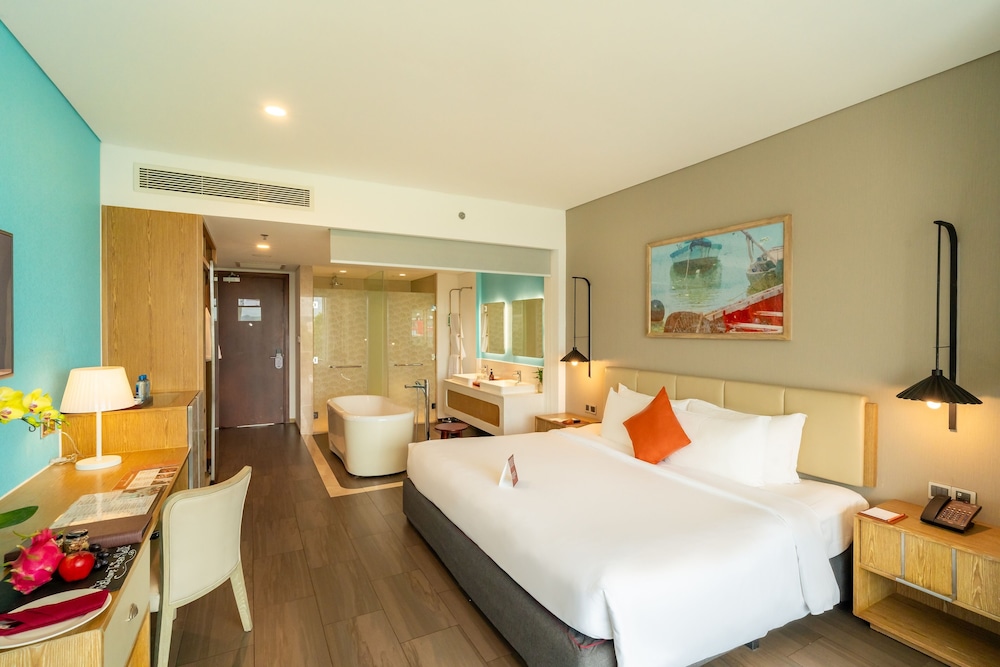 2 Bedrooms, Ocean, Family, King and Twin Beds