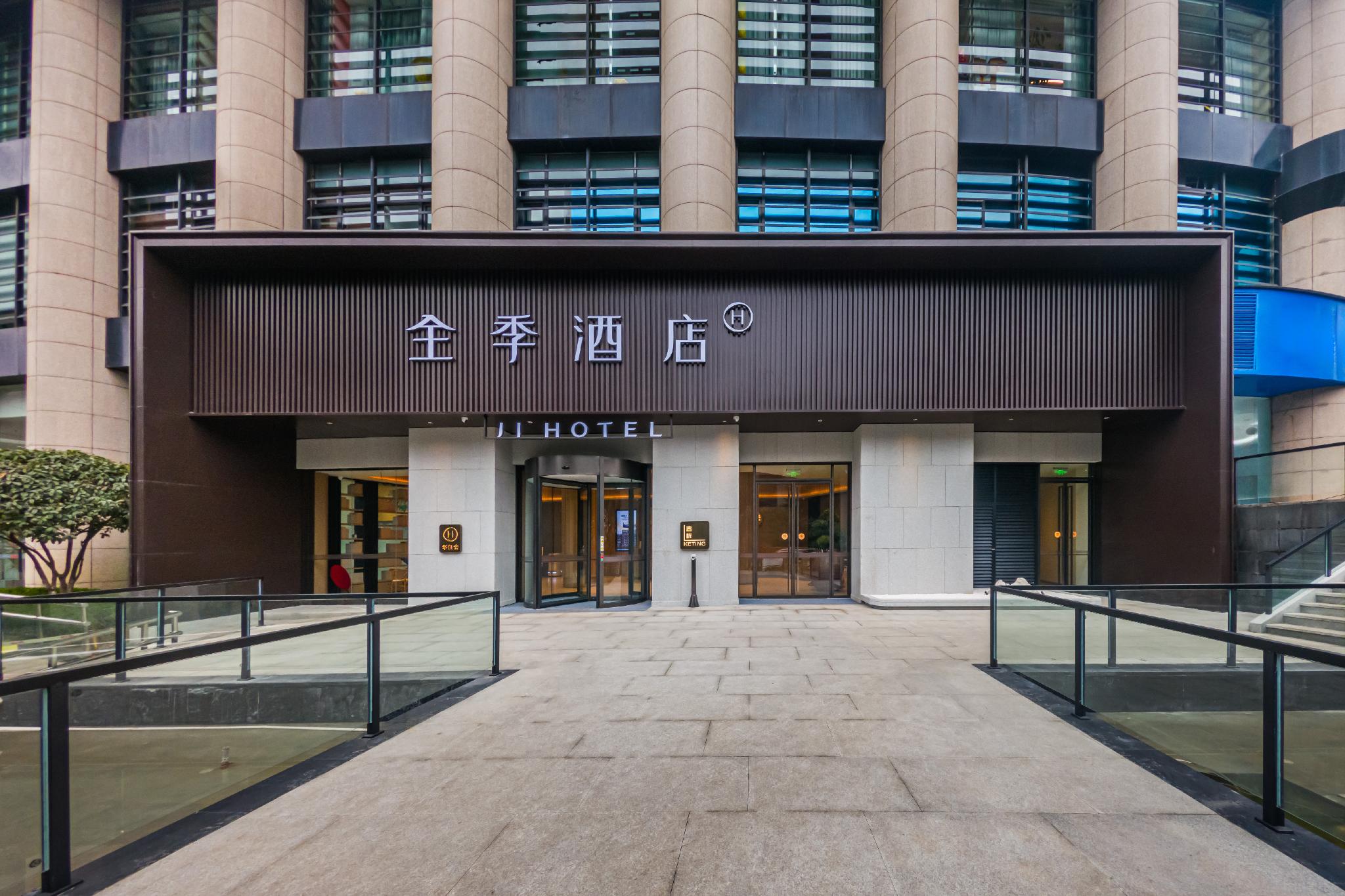 Vienna Hotel (Chongqing Yuanjiagang Metro Station) 5/58