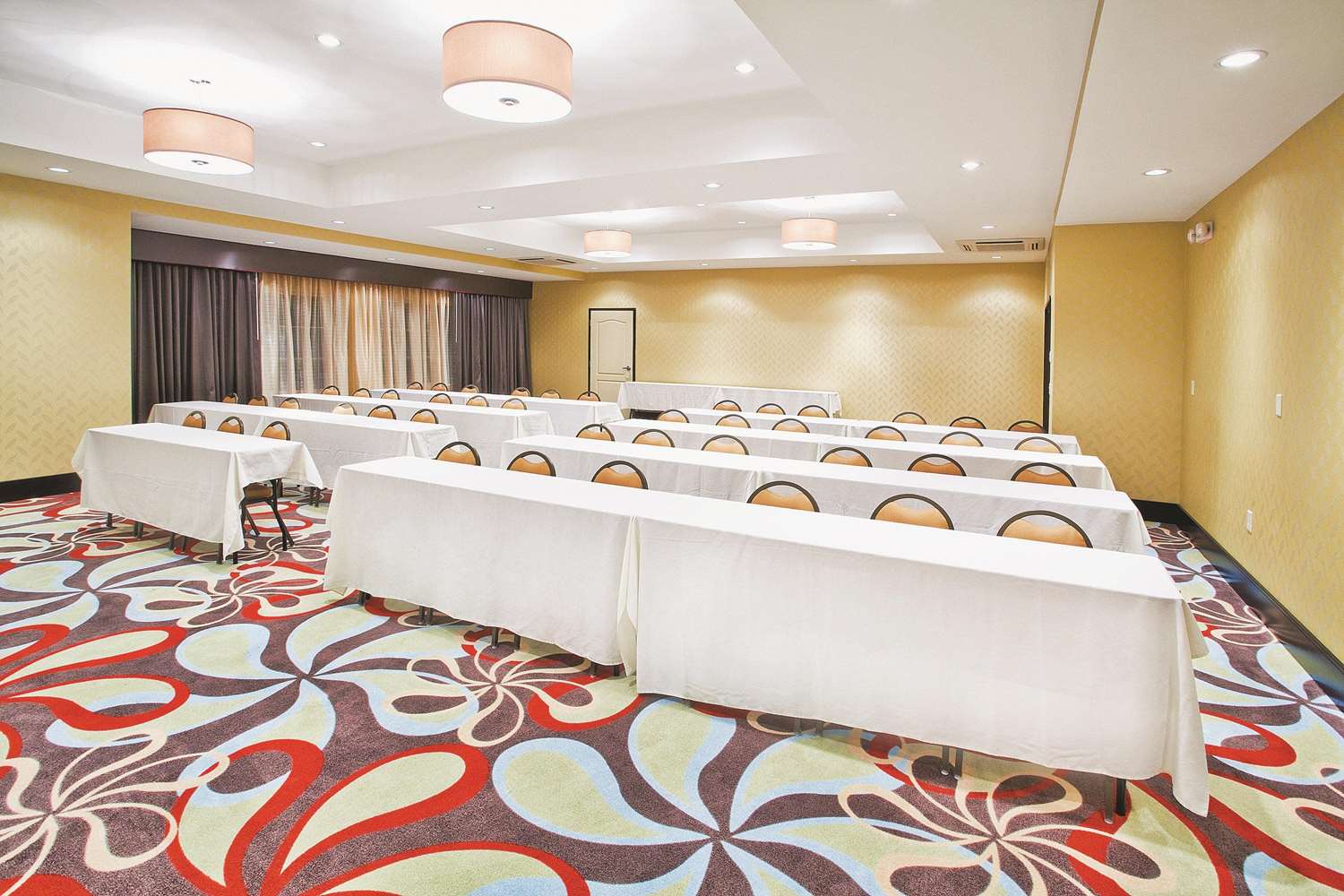 La Quinta Inn & Suites by Wyndham Hinesville - Fort Stewart 53/56