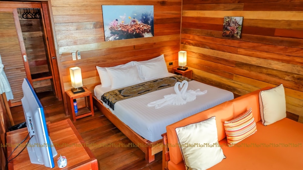 Beach, Garden, King Bed