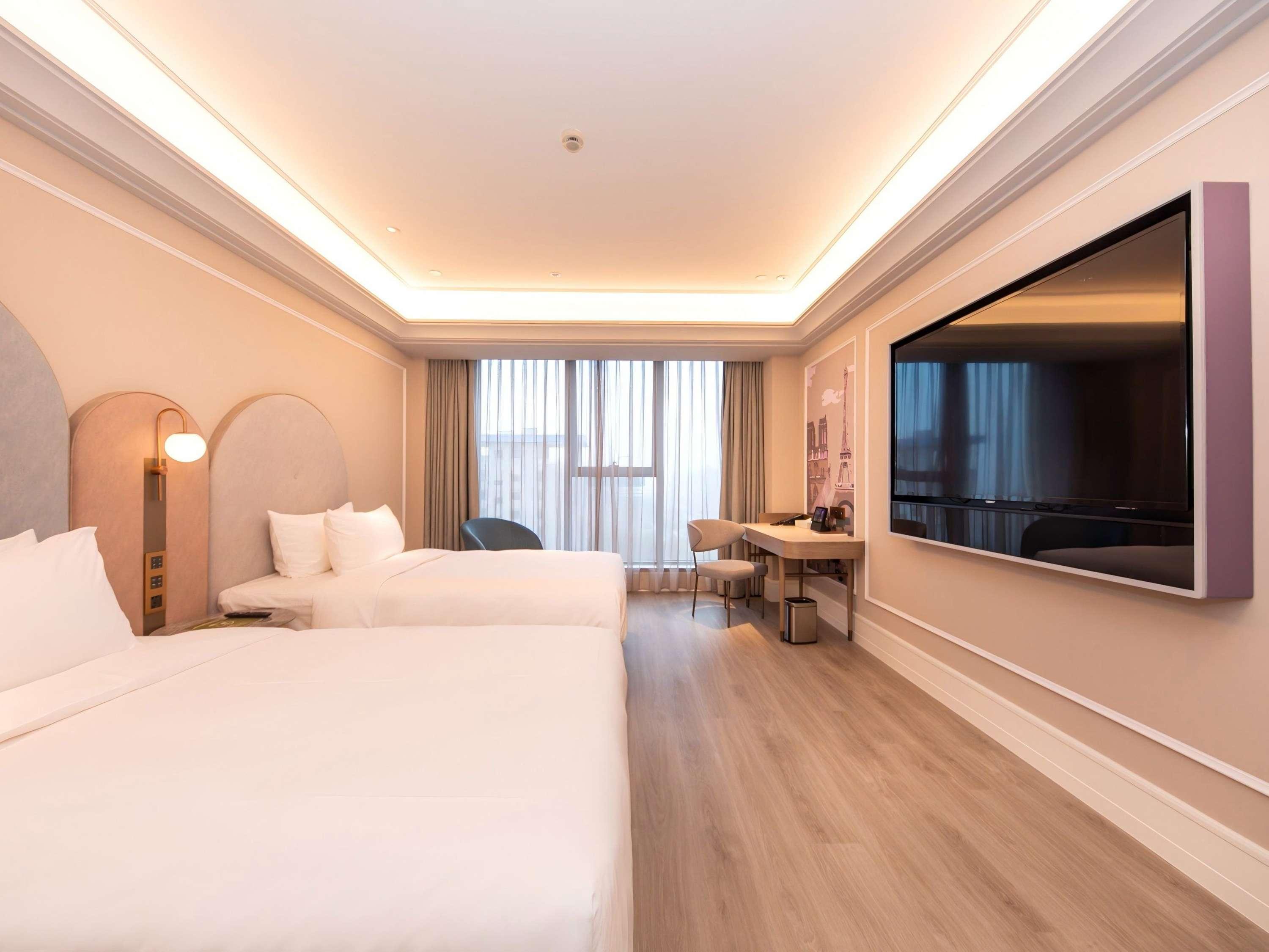 Mercure Xinyang East Railway Station 12/30