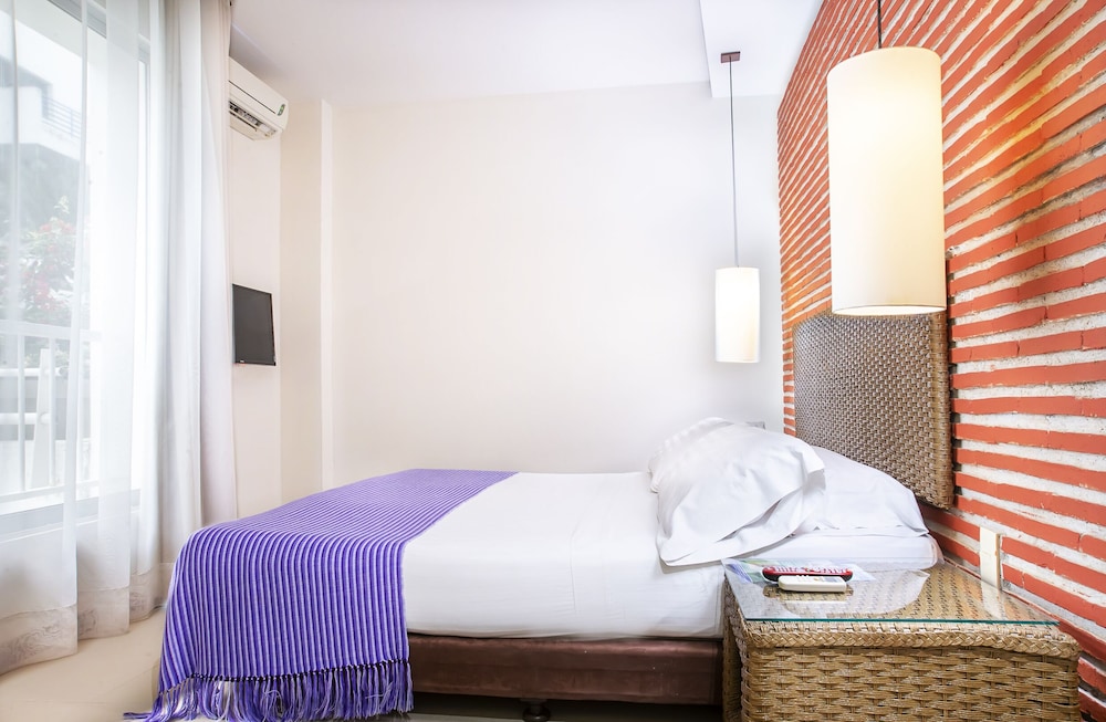 Santorini Hotel And Resort 40/87
