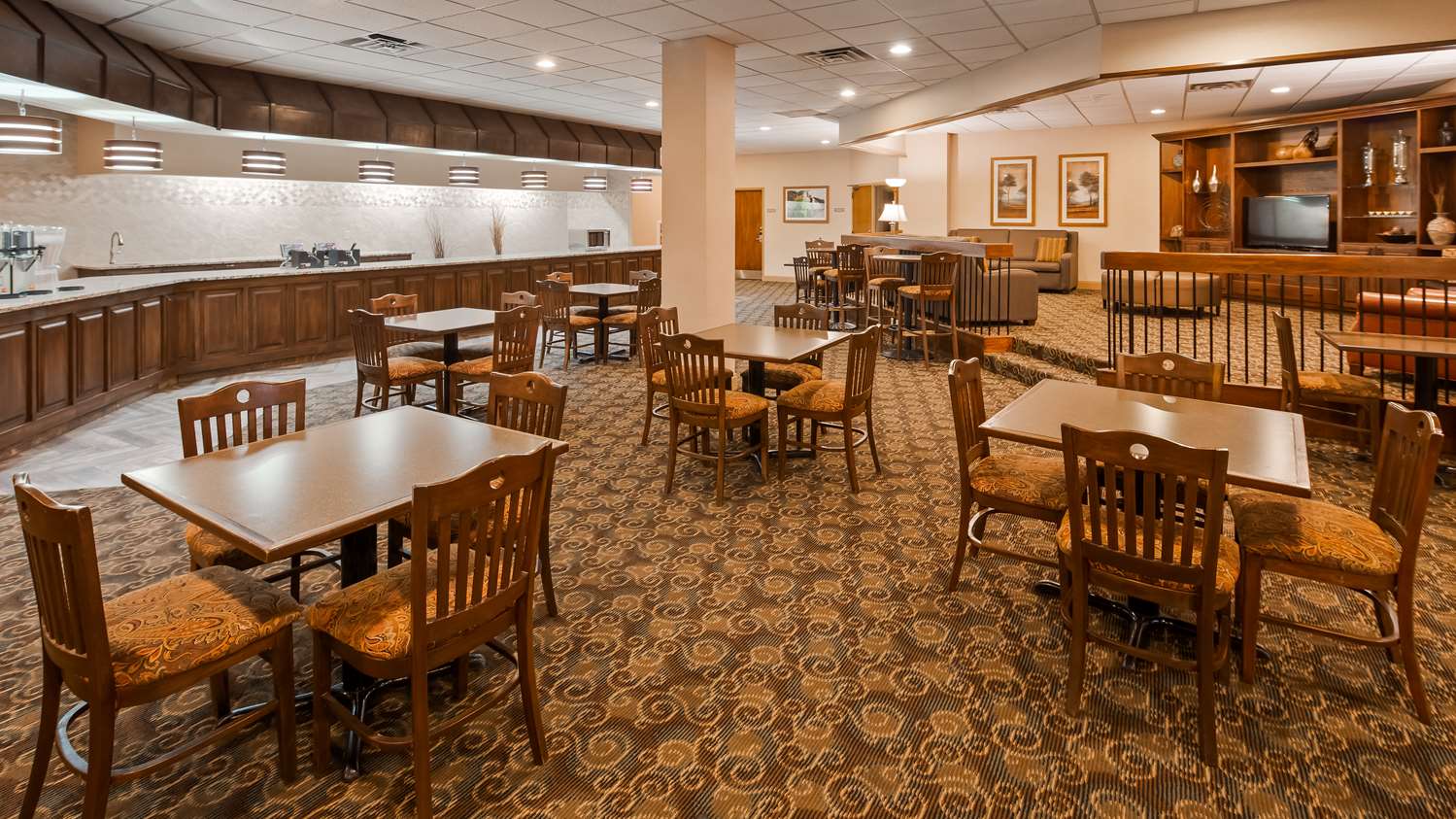 Best Western Crossroads Of The Bluffs 10/12