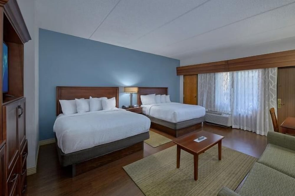 DELUXE, DOUBLE BED, RIVER VIEW, BALCONY