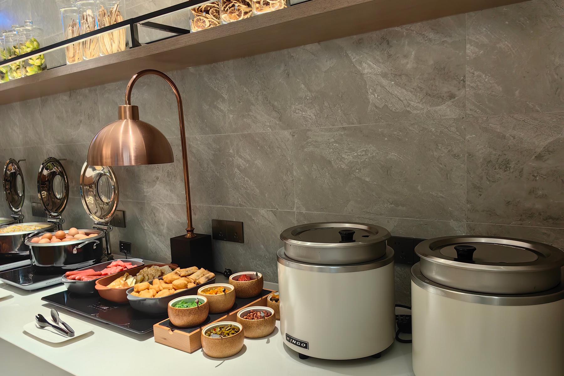 Homeinn Plus(Beijing Chaoyang High Speed Railway Station Joy City) 24/31
