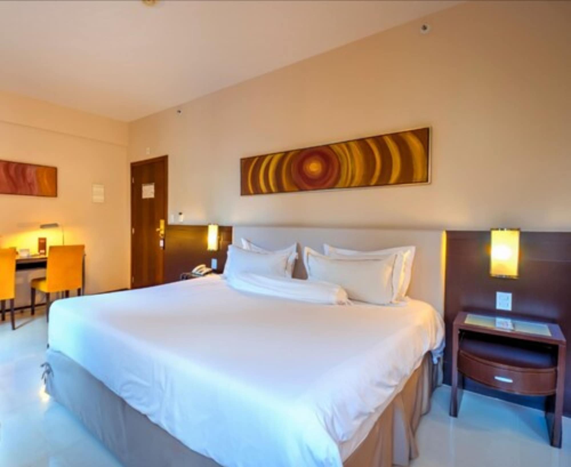 DELUXE, DOUBLE BED