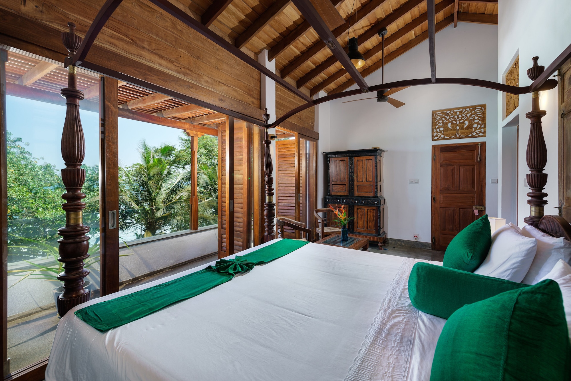 DELUXE, KING BED, OCEAN VIEW, BATHTUB
