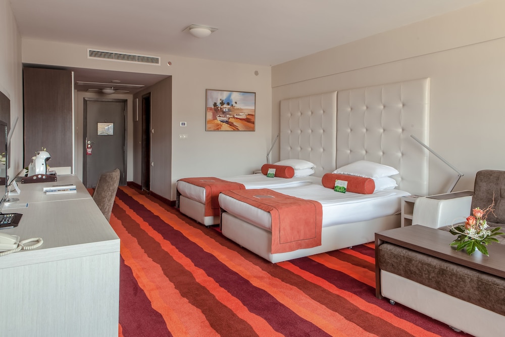International Hotel Casino Tower Suites 17/50
