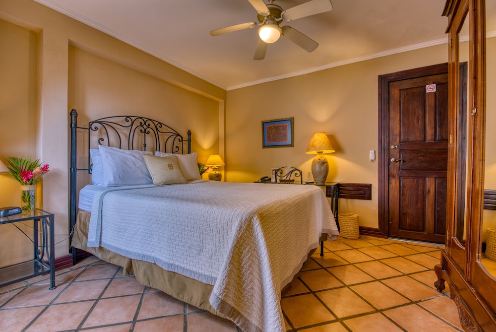 Hotel Los Robles 13/62