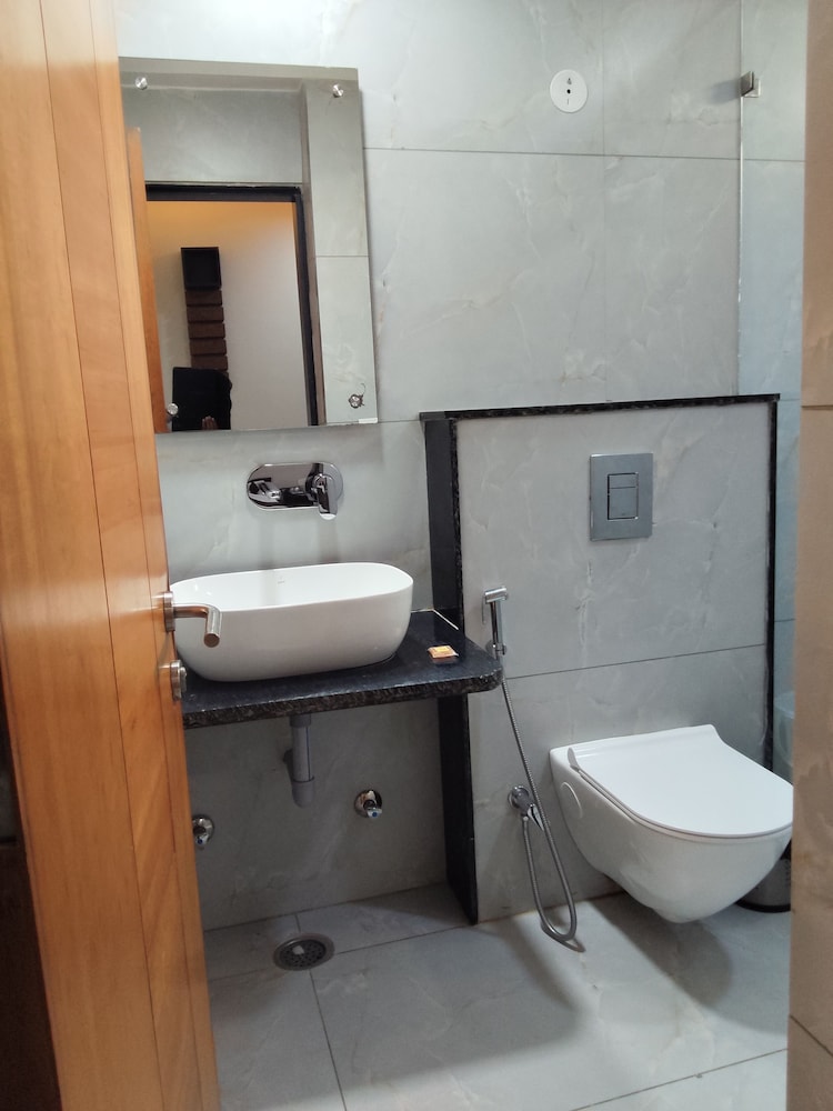 Hotel Yash Regency 46/49