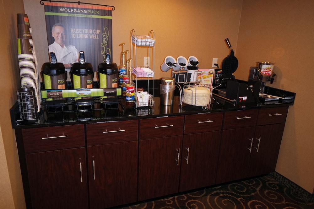 Cobblestone Inn & Suites - Harper 18/28