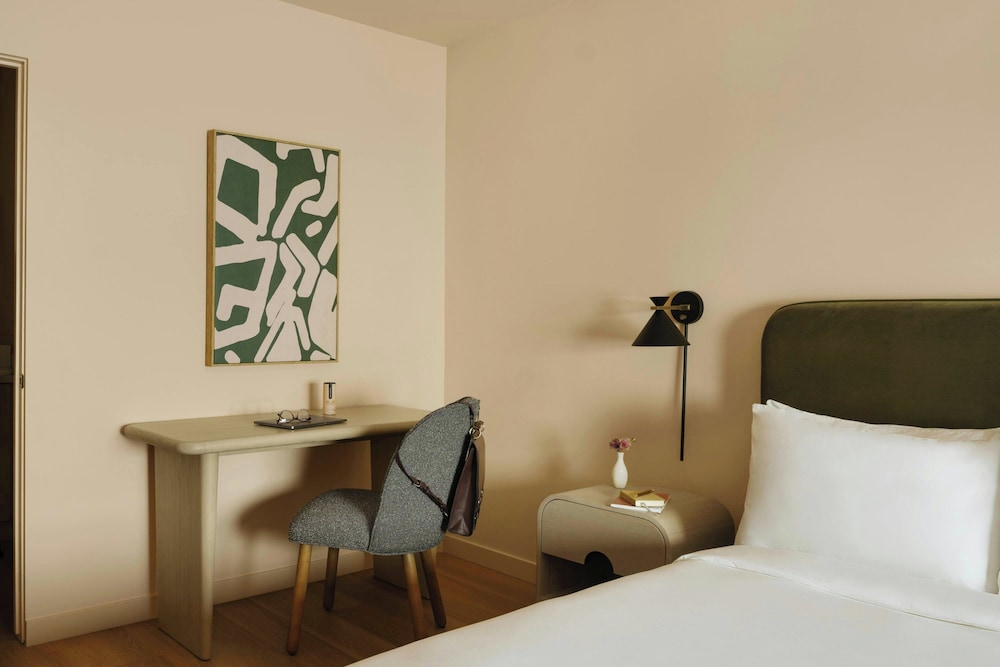 City Center Hotel Long Beach, Sonder by Marriott Bonvoy 24/53