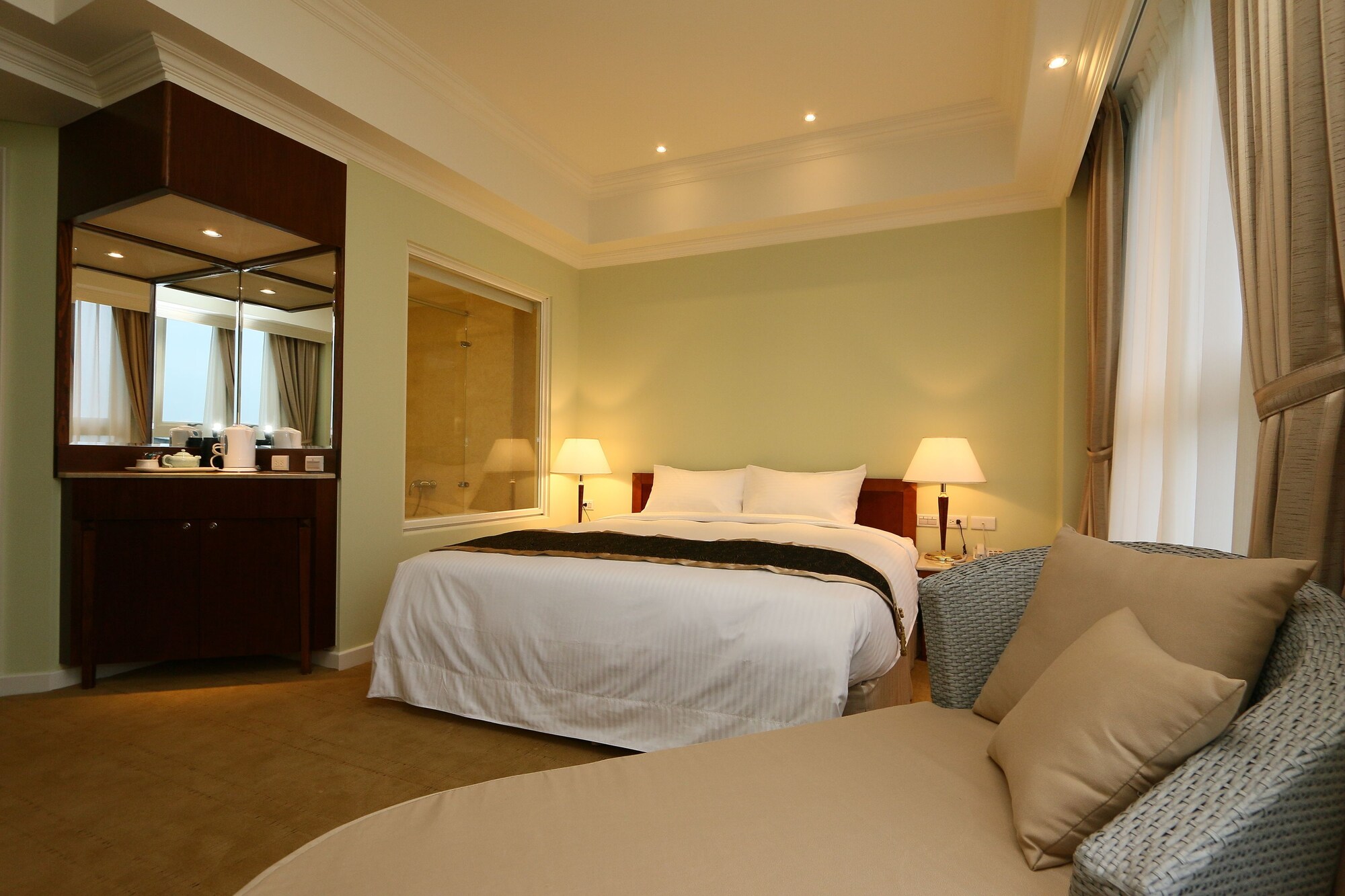 SUPERIOR, QUEEN BED