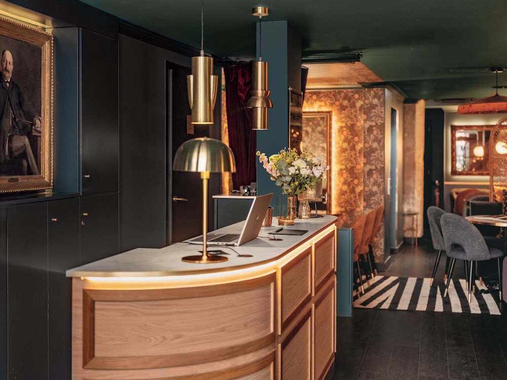Hotel Snob By Elegancia 9/69