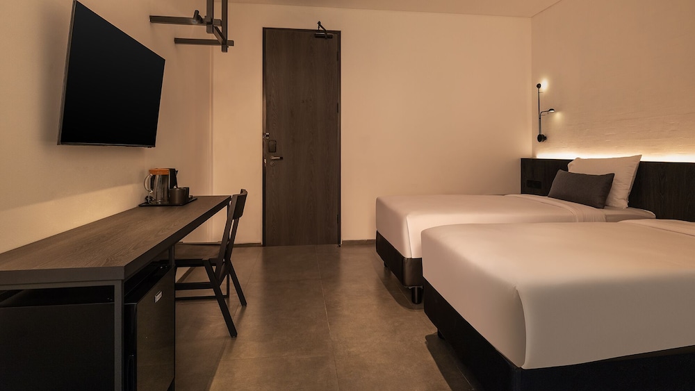 REZ Hotel 24/56